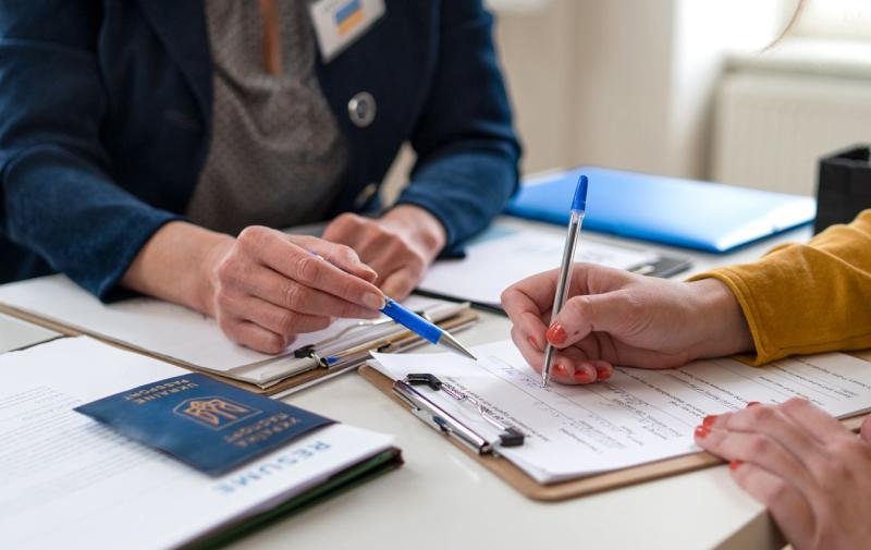 Немає потреби в підписанні паперів: юрист роз'яснив види трудових договорів в Україні