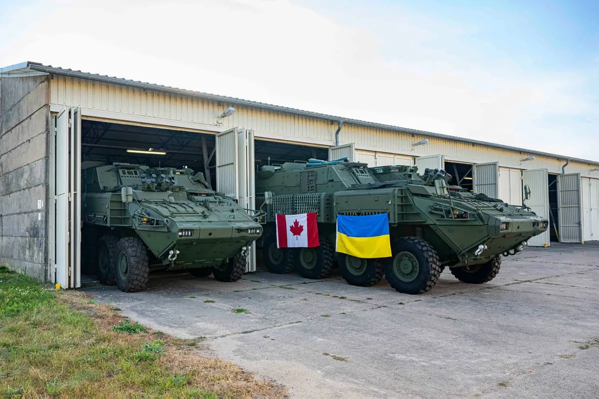 Канада здійснила передачу Україні перших бронетранспортерів LAV | УНН